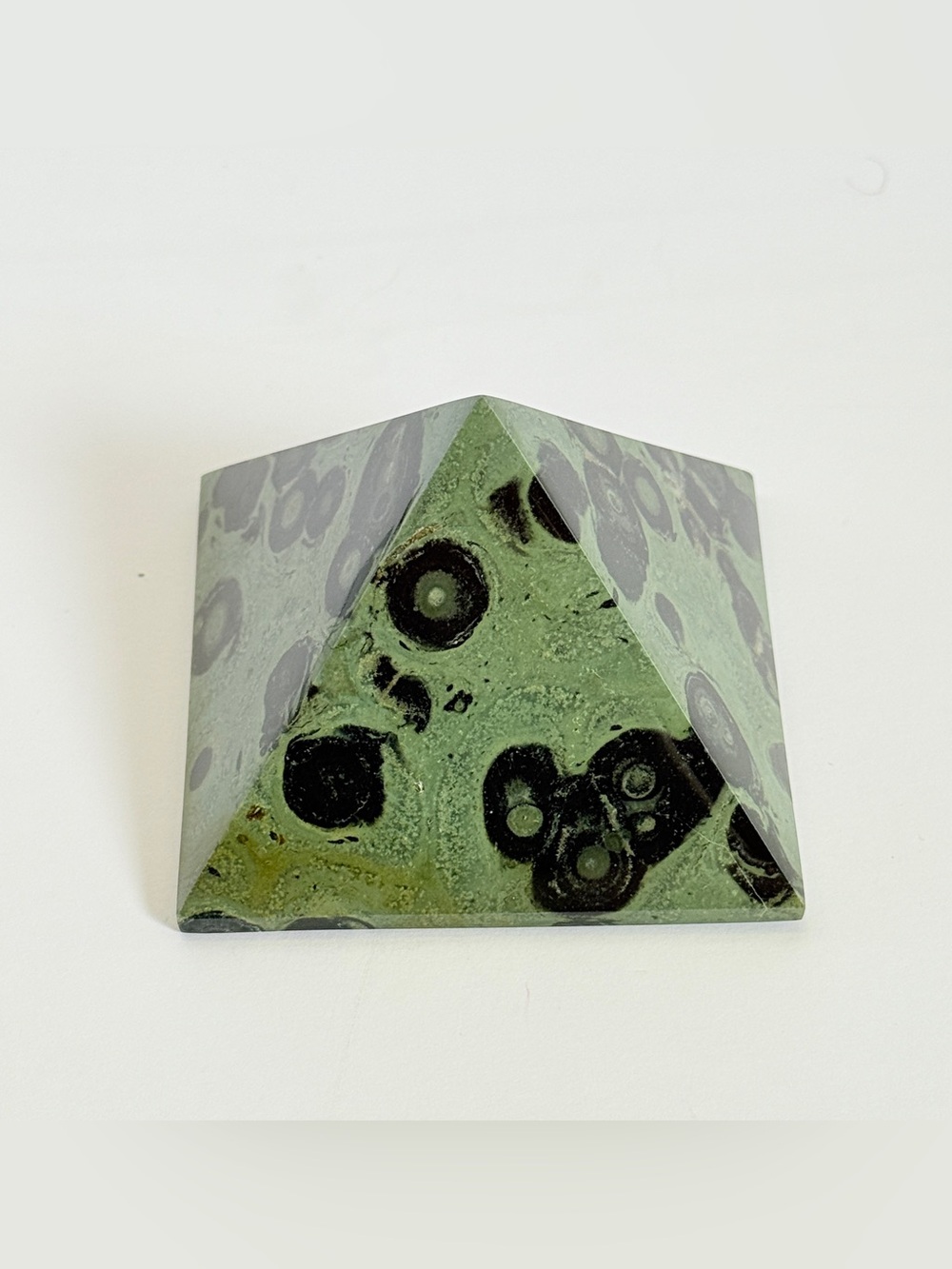 Kambaba Jasper Pyramid – Deep Green Orbicular Pattern Polished Stone 439g - Picture 2 of 8